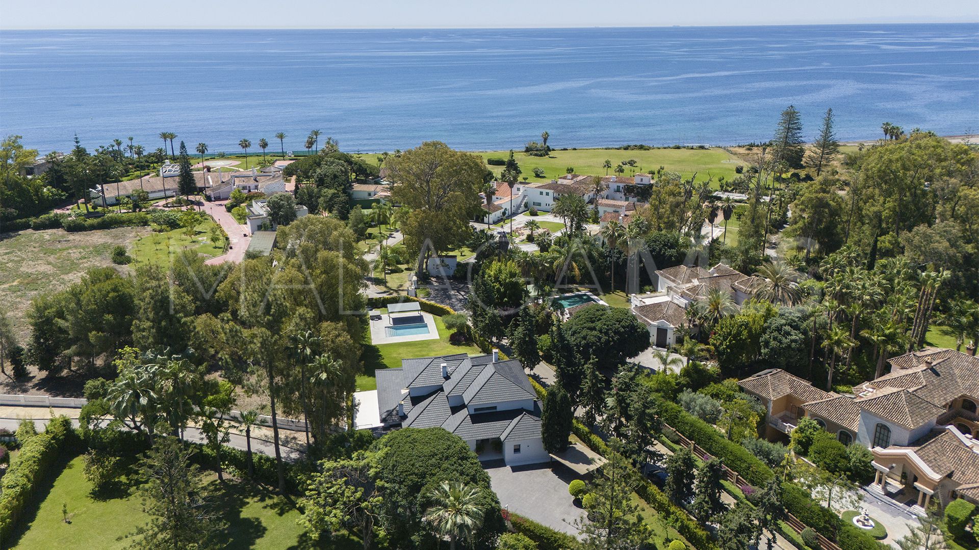 Villa for sale in Guadalmina Baja