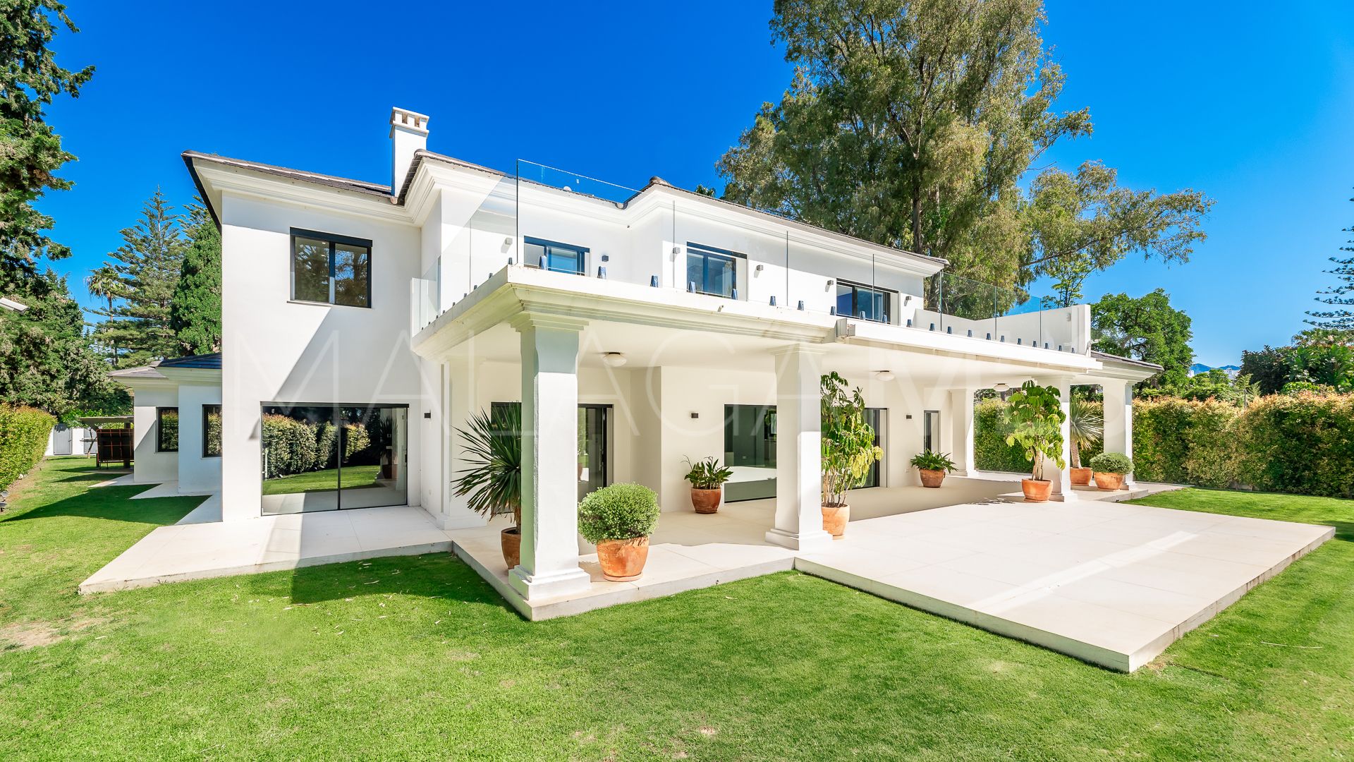 Villa for sale in Guadalmina Baja