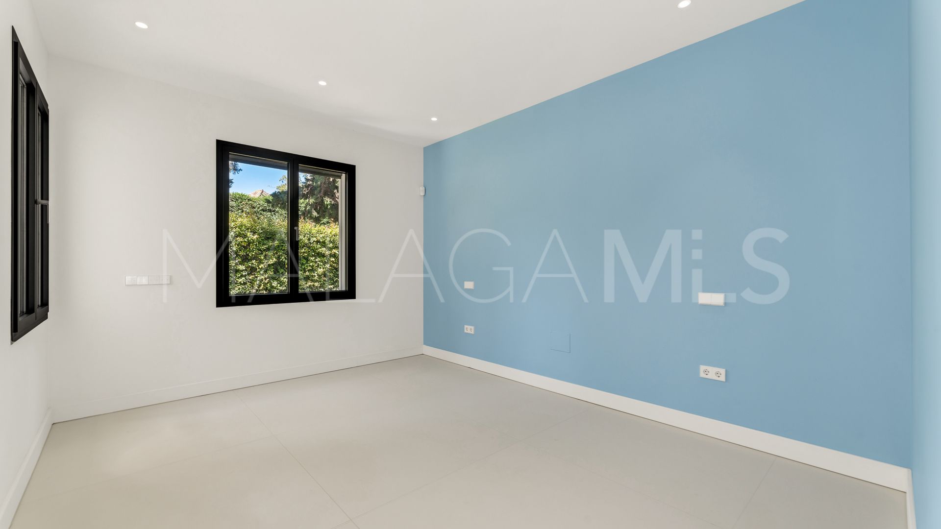 Villa for sale in Guadalmina Baja