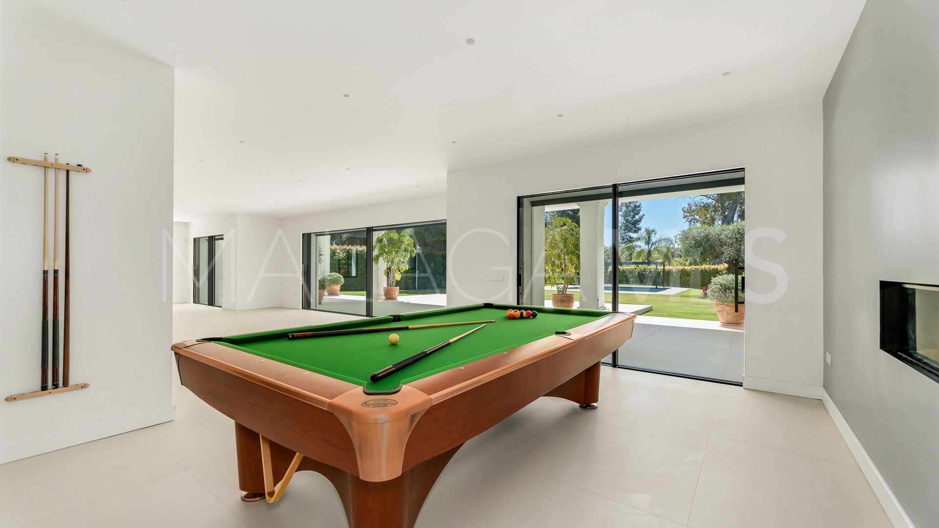 Villa for sale in Guadalmina Baja