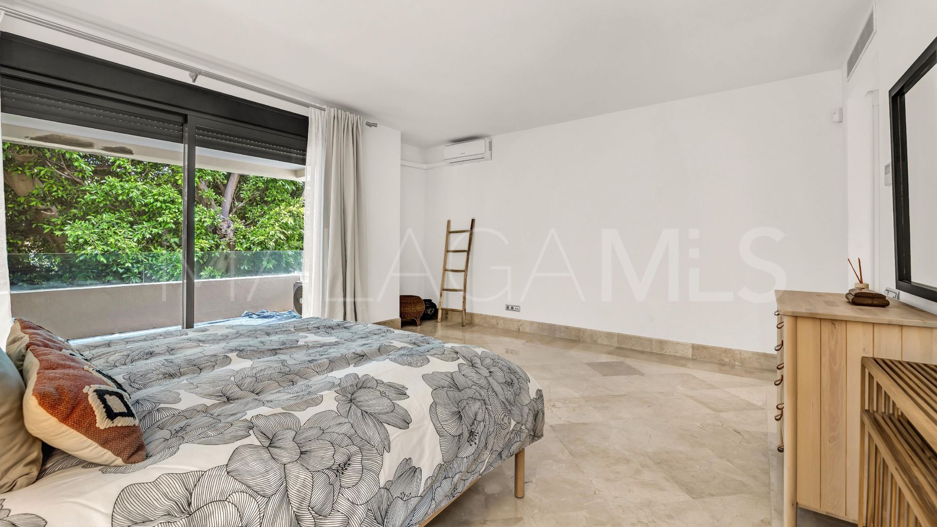 For sale 3 bedrooms apartment in Los Monteros
