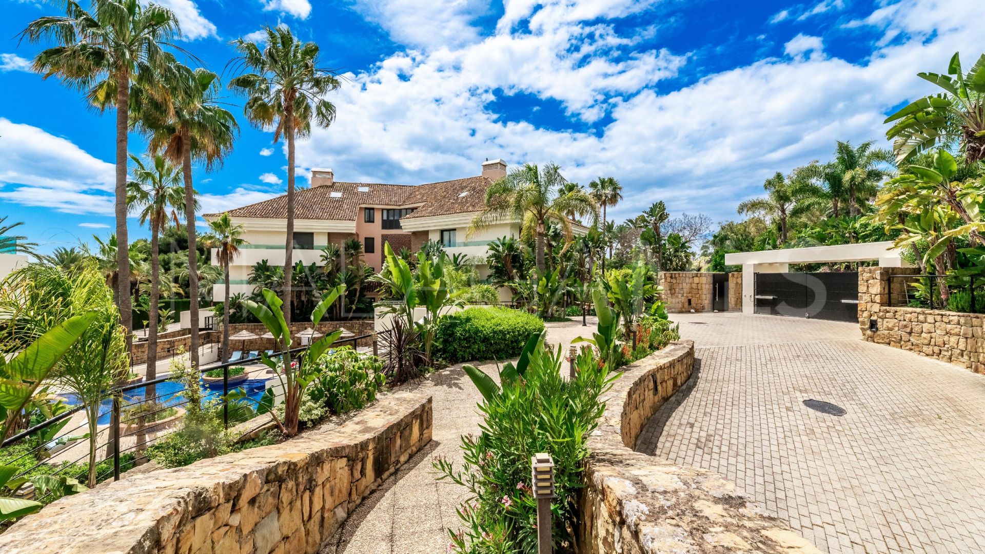 For sale 3 bedrooms apartment in Los Monteros