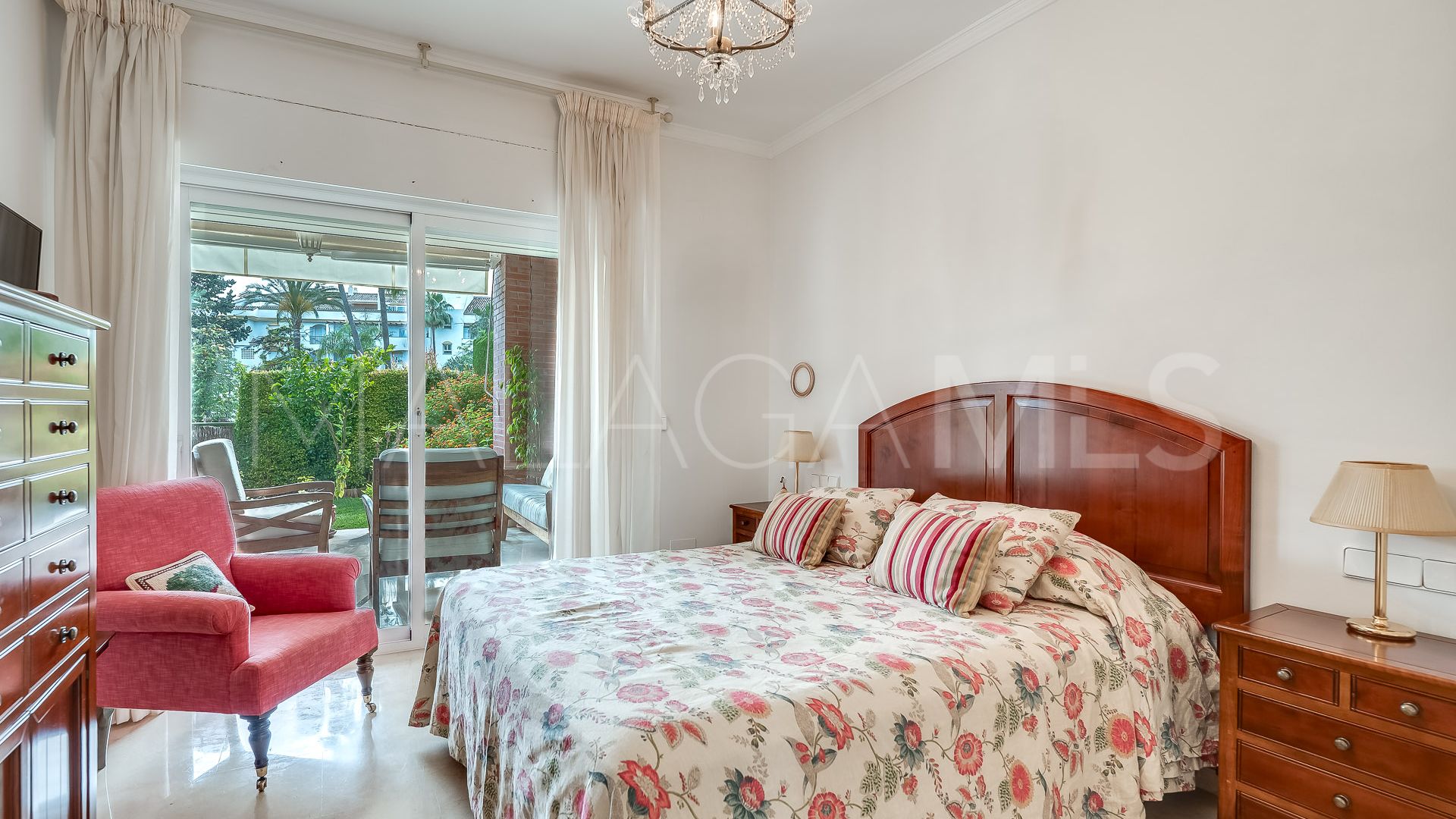 Se vende apartamento planta baja in Golden Mile