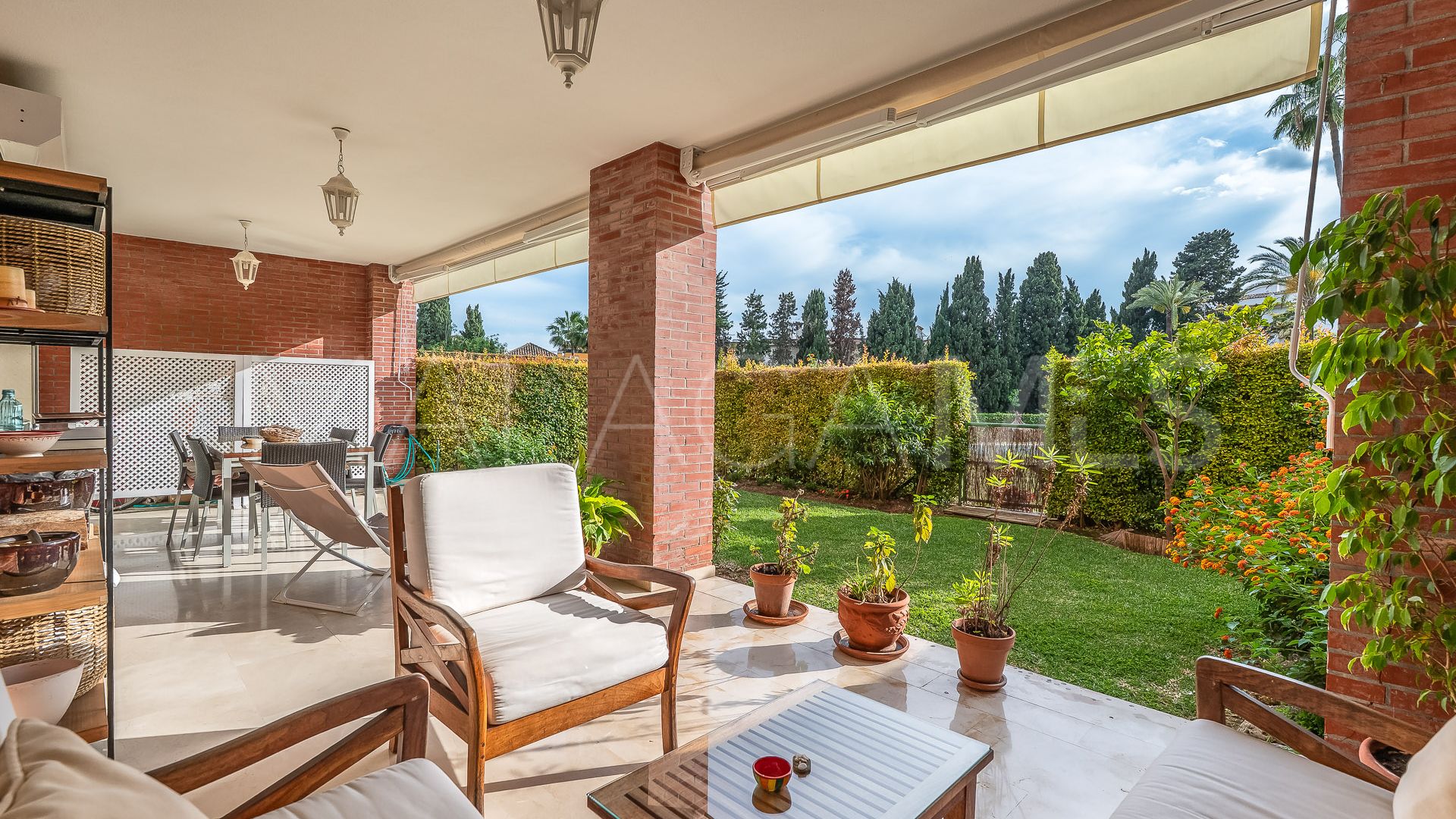 Se vende apartamento planta baja in Golden Mile