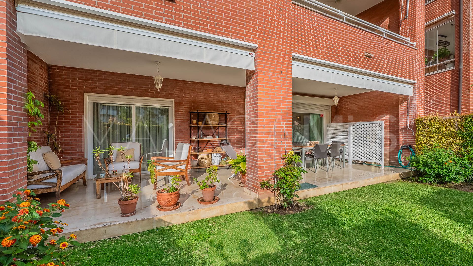 Se vende apartamento planta baja in Golden Mile