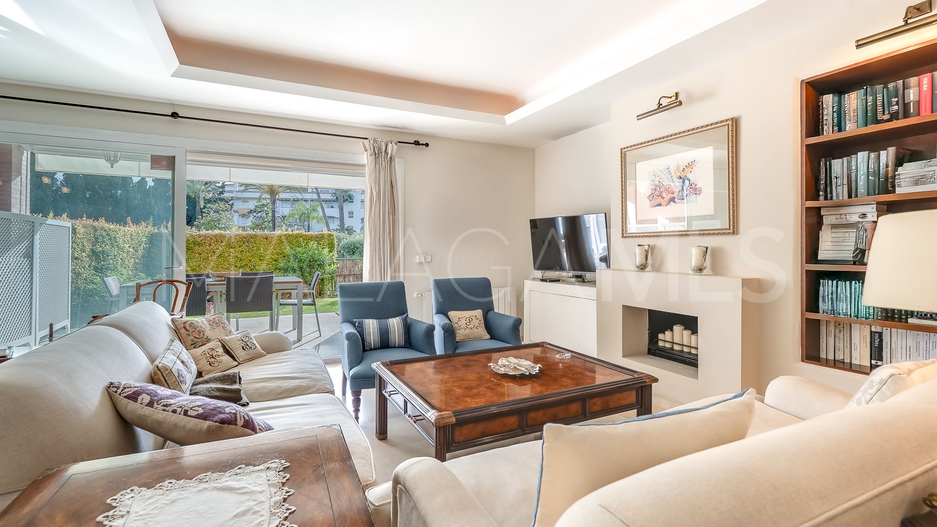 Se vende apartamento planta baja in Golden Mile