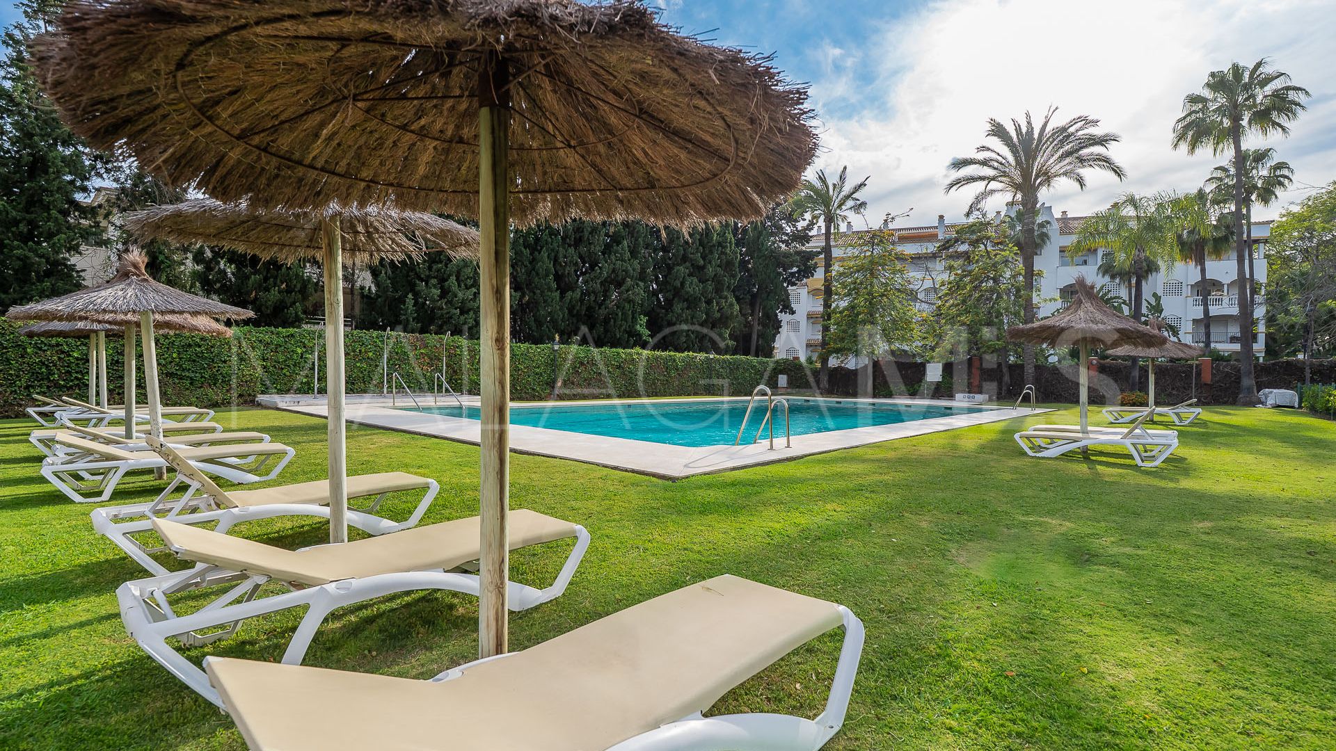 Se vende apartamento planta baja in Golden Mile