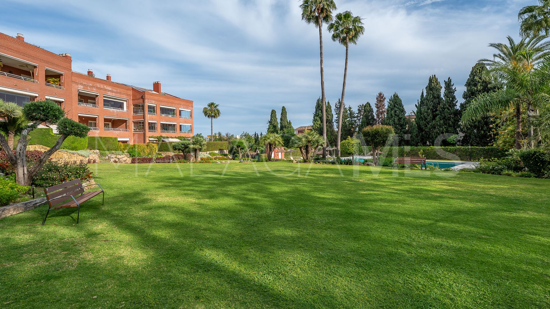 Se vende apartamento planta baja in Golden Mile