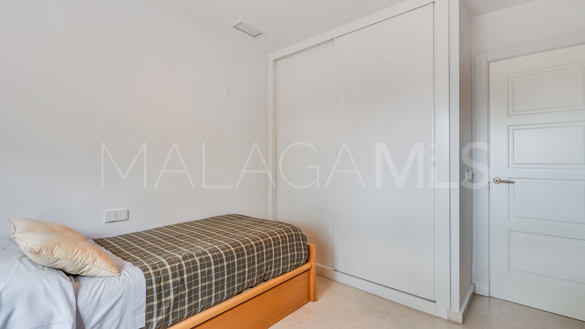 Se vende apartamento planta baja in Golden Mile