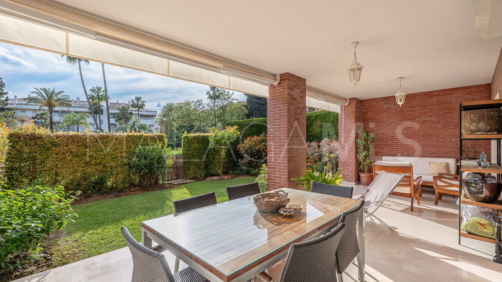 Se vende apartamento planta baja in Golden Mile