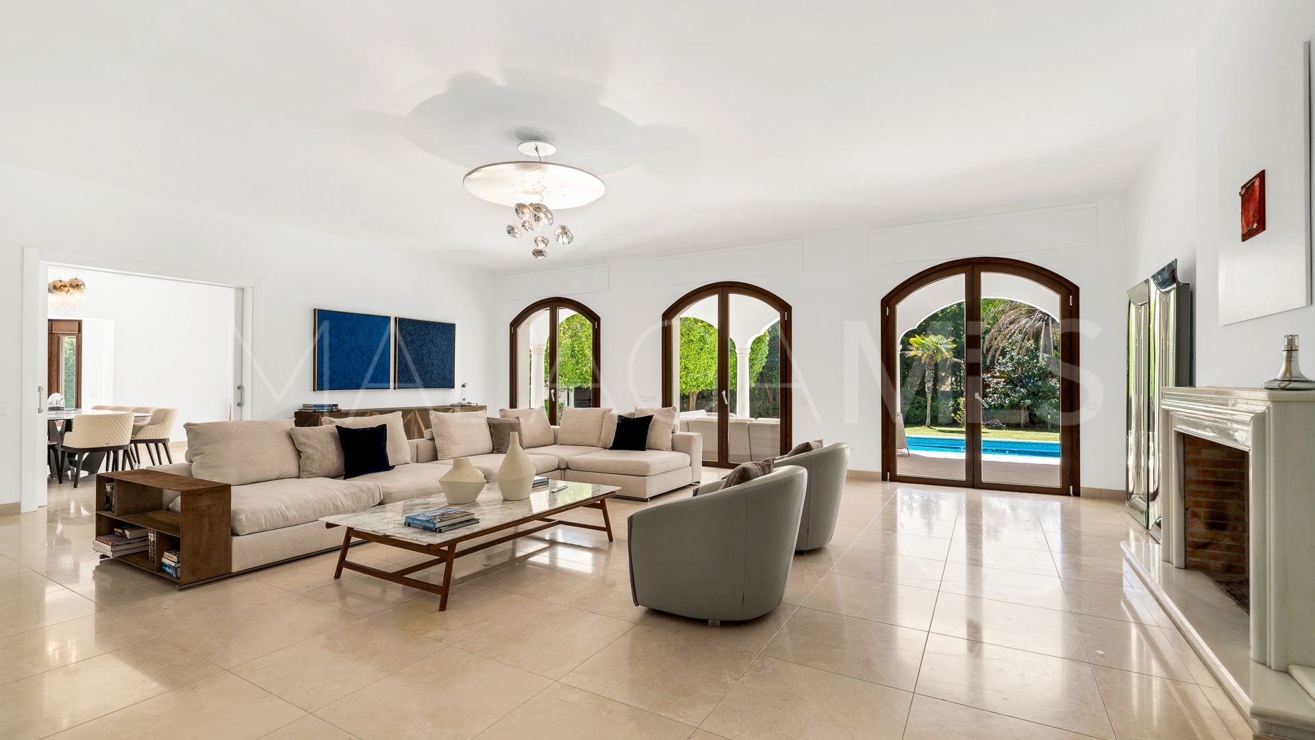 Villa for sale in Guadalmina Baja