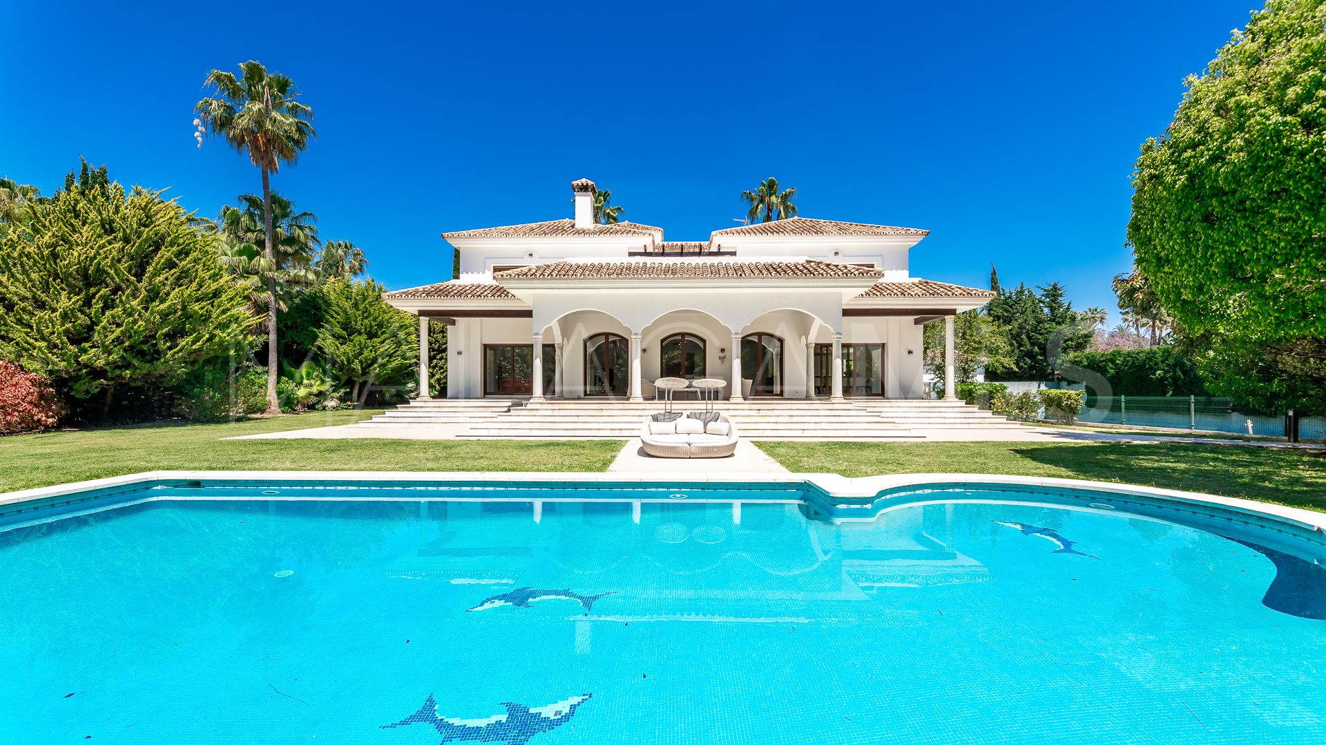 Villa for sale in Guadalmina Baja