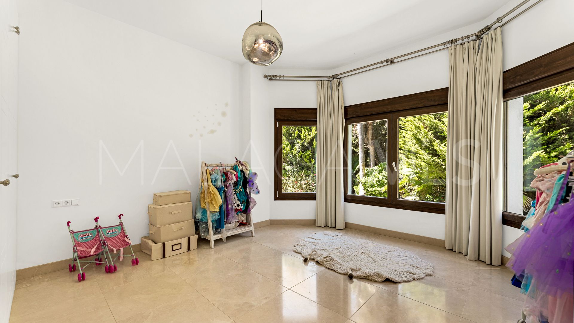 Villa for sale in Guadalmina Baja