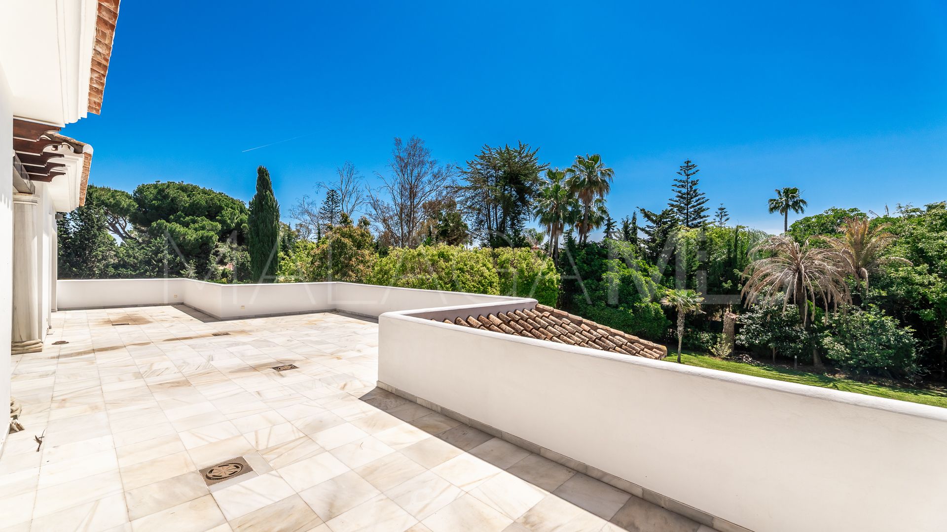 Villa for sale in Guadalmina Baja