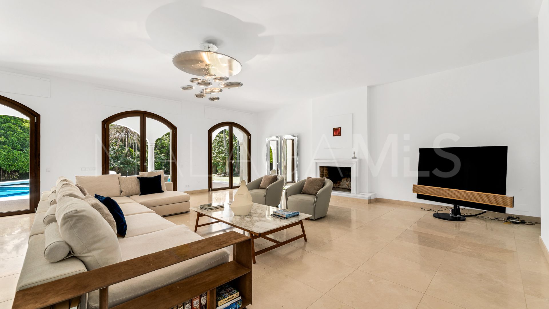 Villa for sale in Guadalmina Baja