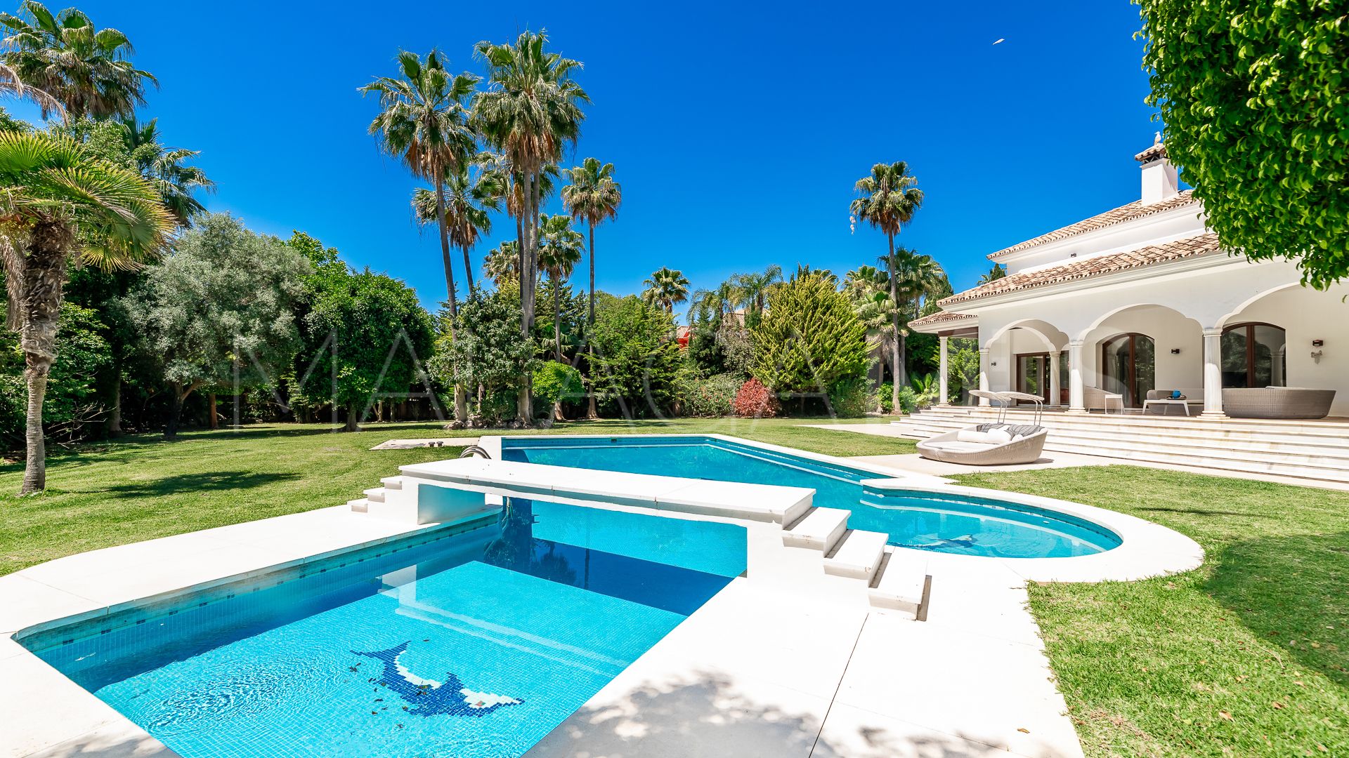 Villa for sale in Guadalmina Baja