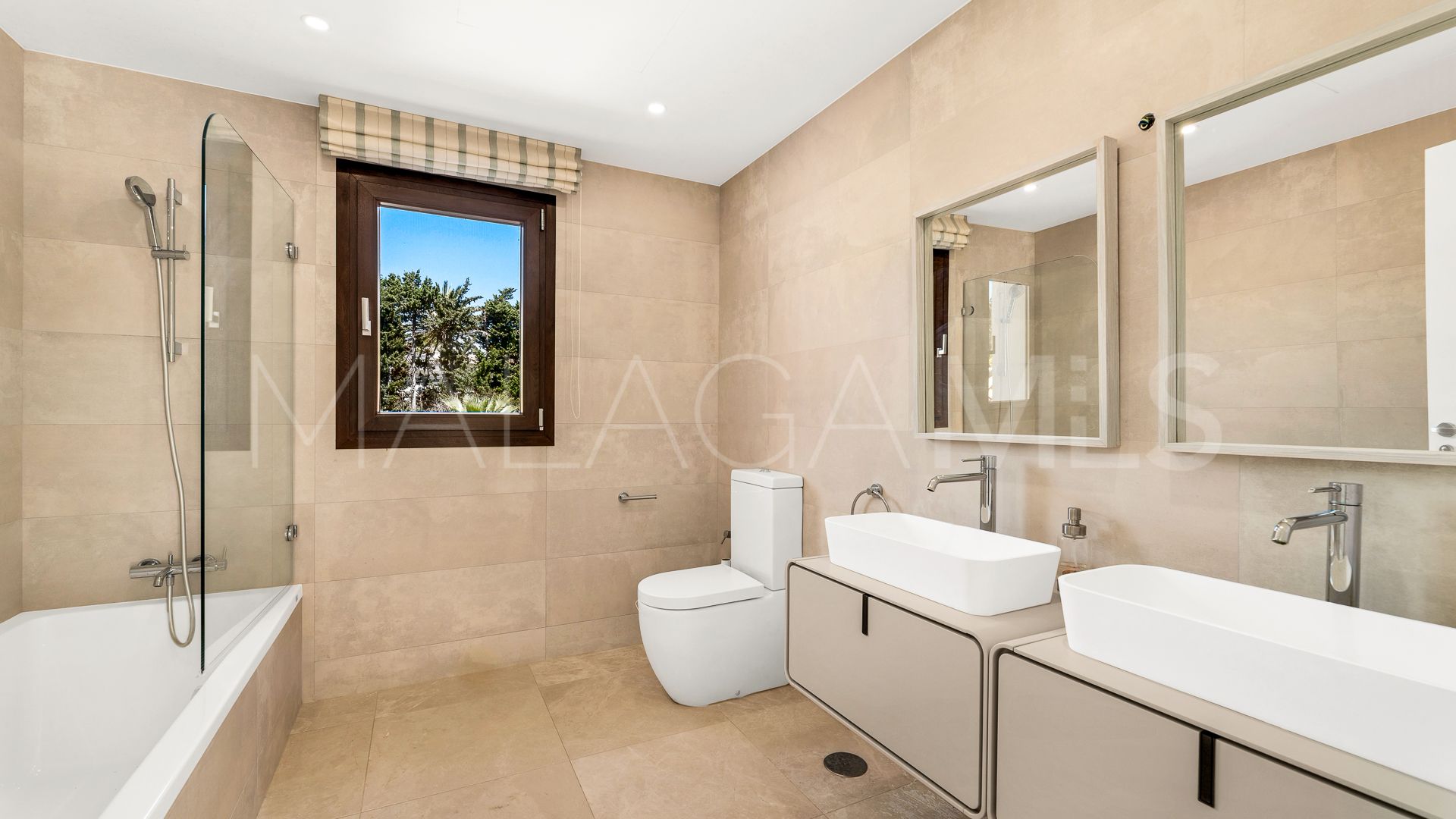 Villa for sale in Guadalmina Baja