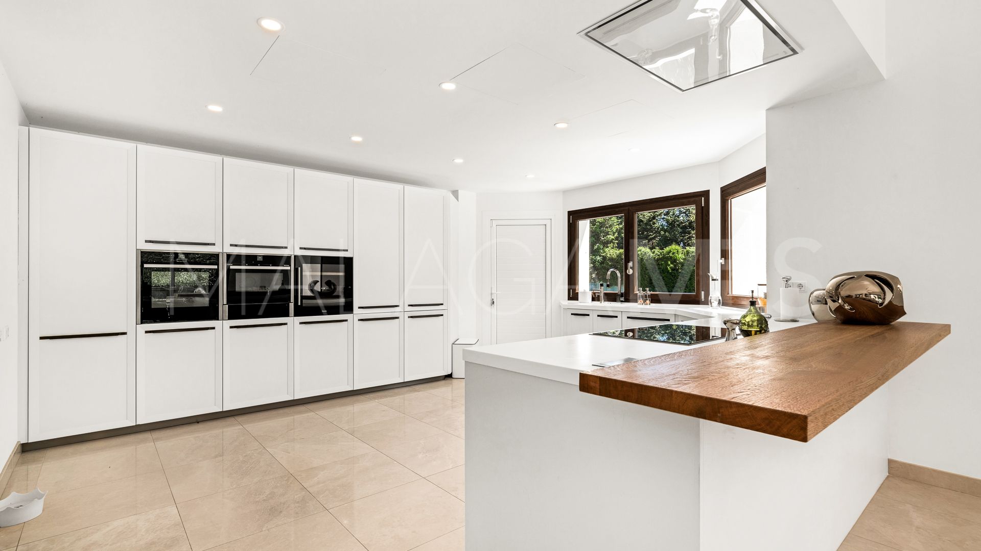 Villa for sale in Guadalmina Baja