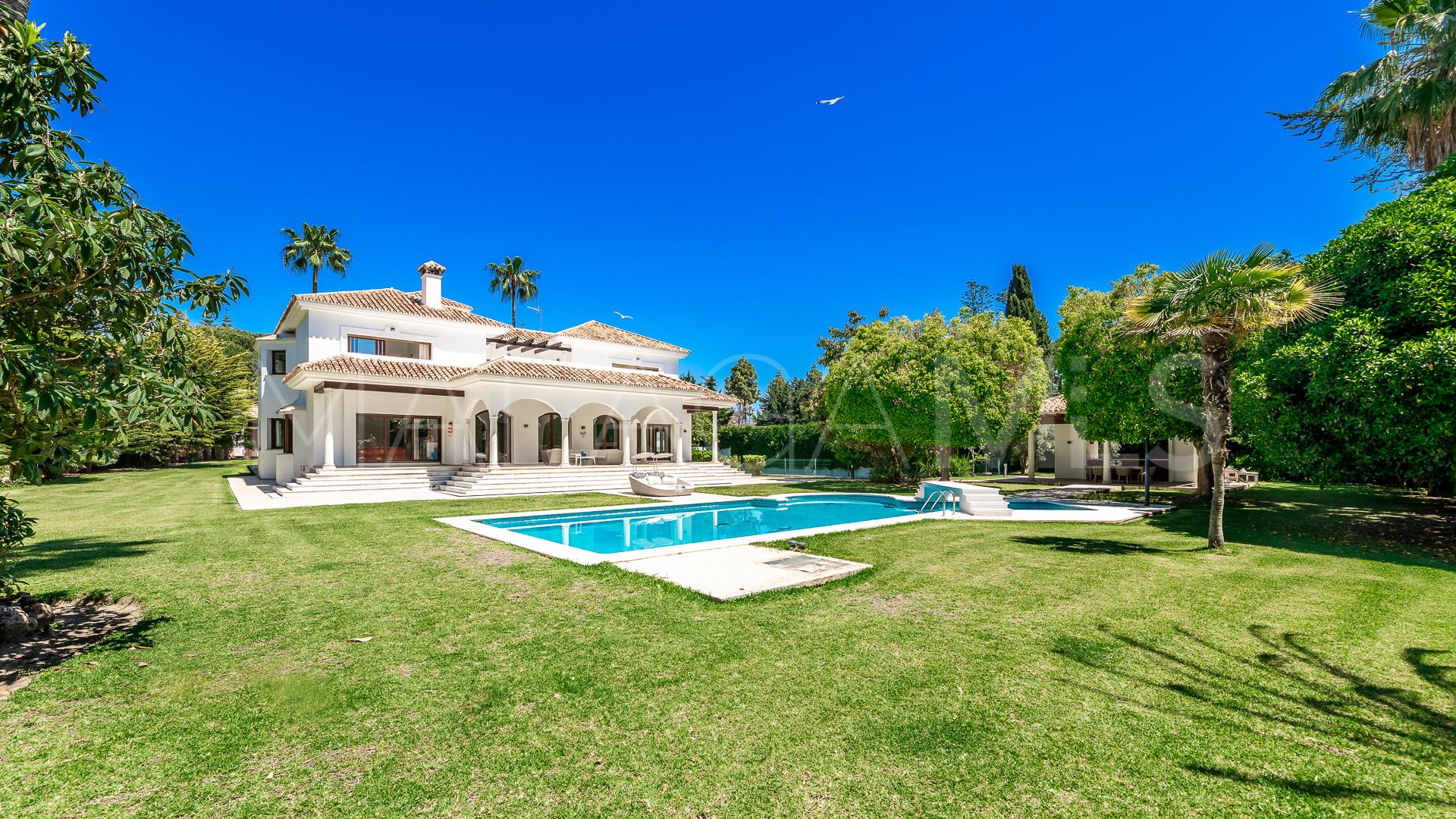 Villa for sale in Guadalmina Baja