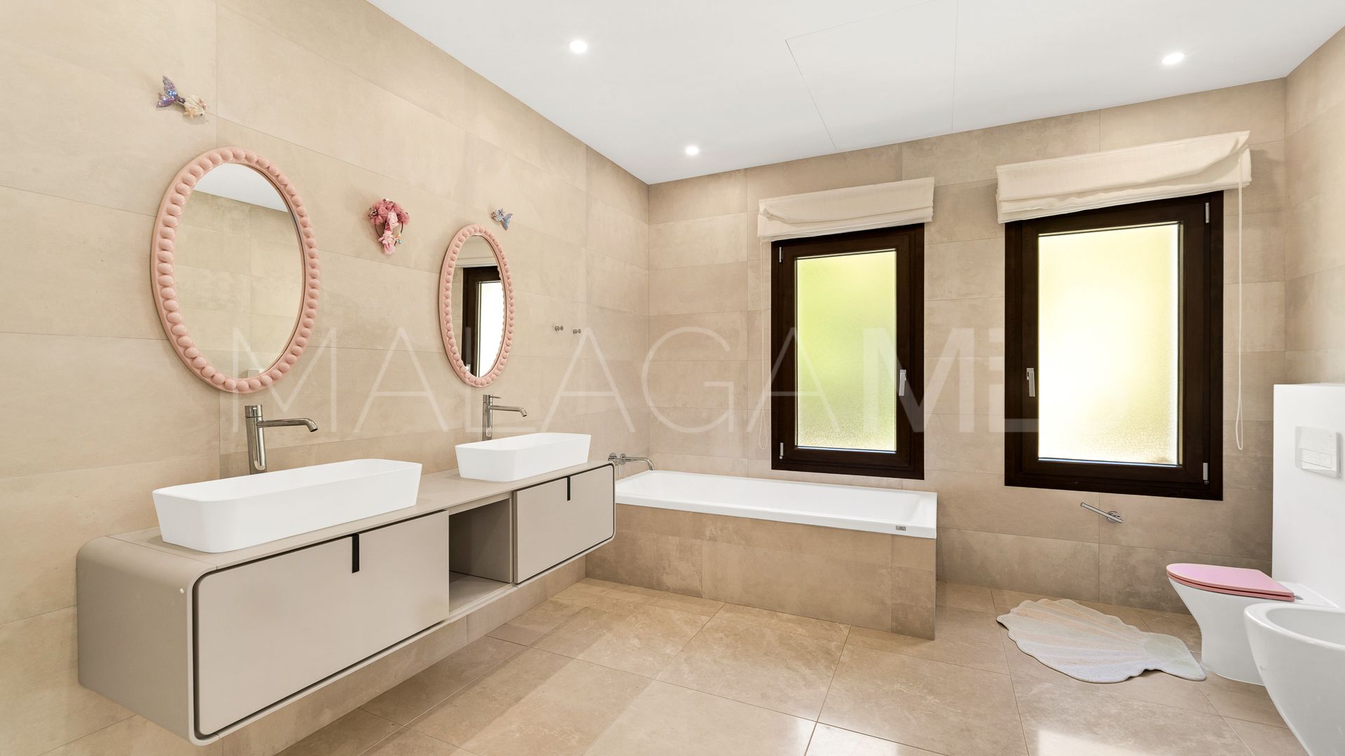 Villa for sale in Guadalmina Baja