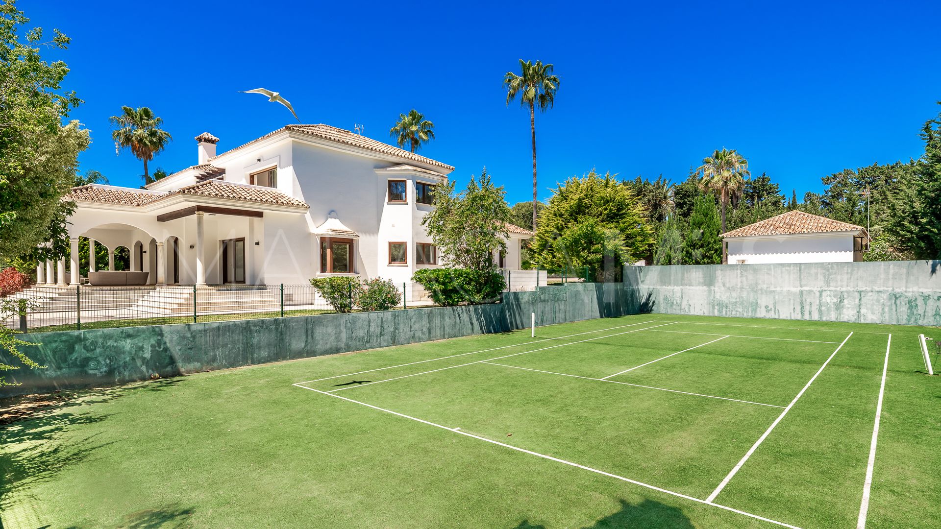 Villa for sale in Guadalmina Baja