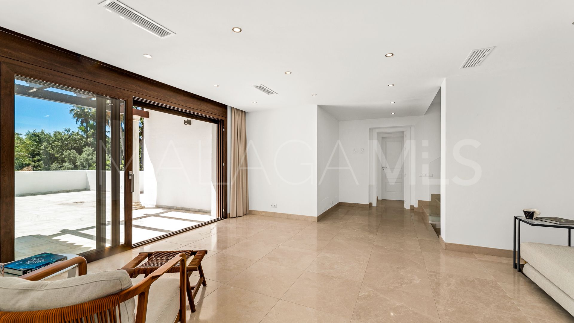 Villa for sale in Guadalmina Baja