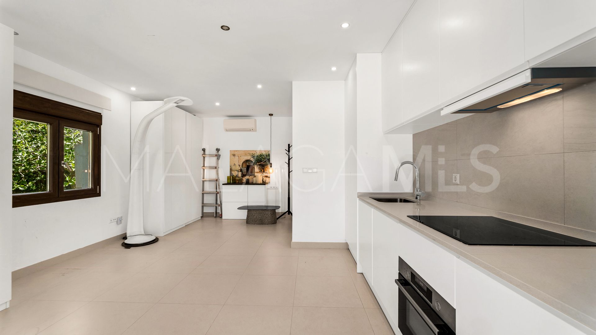 Villa for sale in Guadalmina Baja