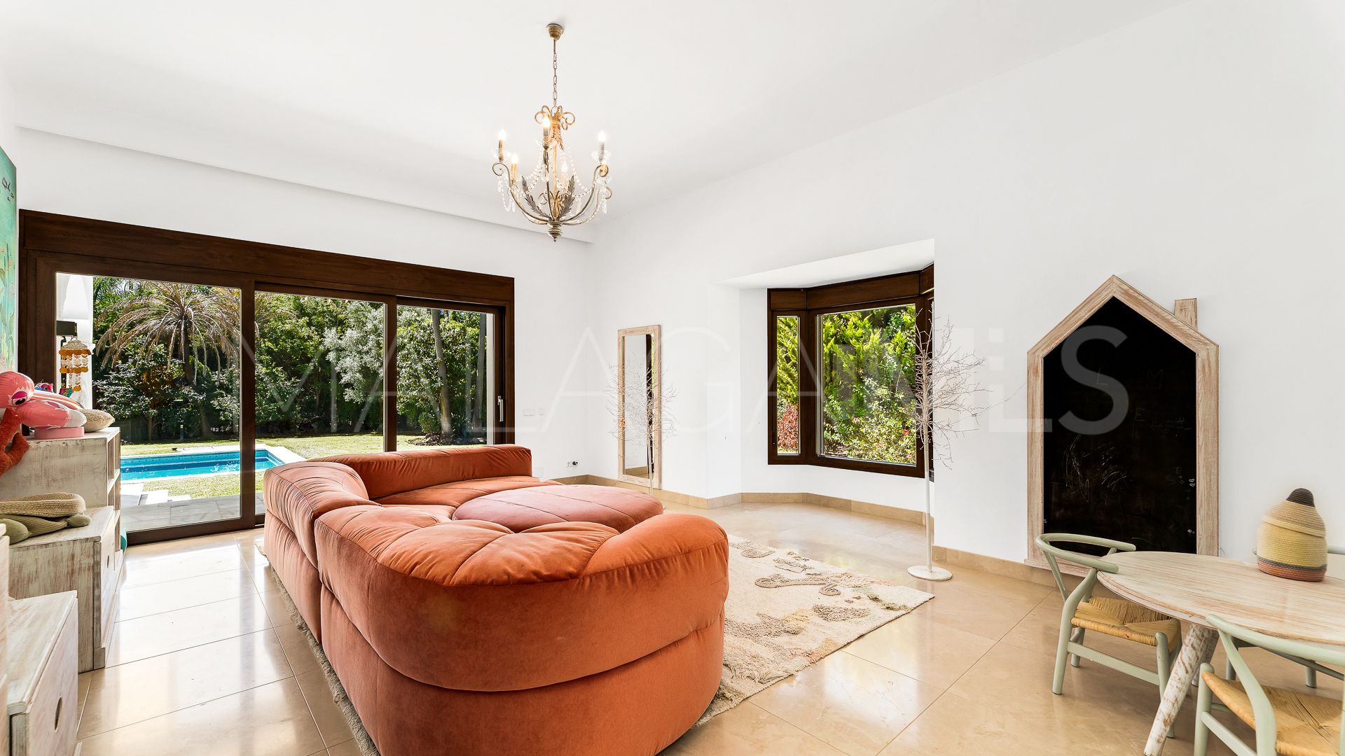 Villa for sale in Guadalmina Baja