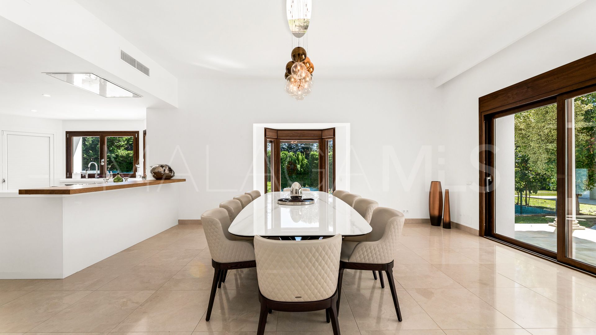 Villa for sale in Guadalmina Baja