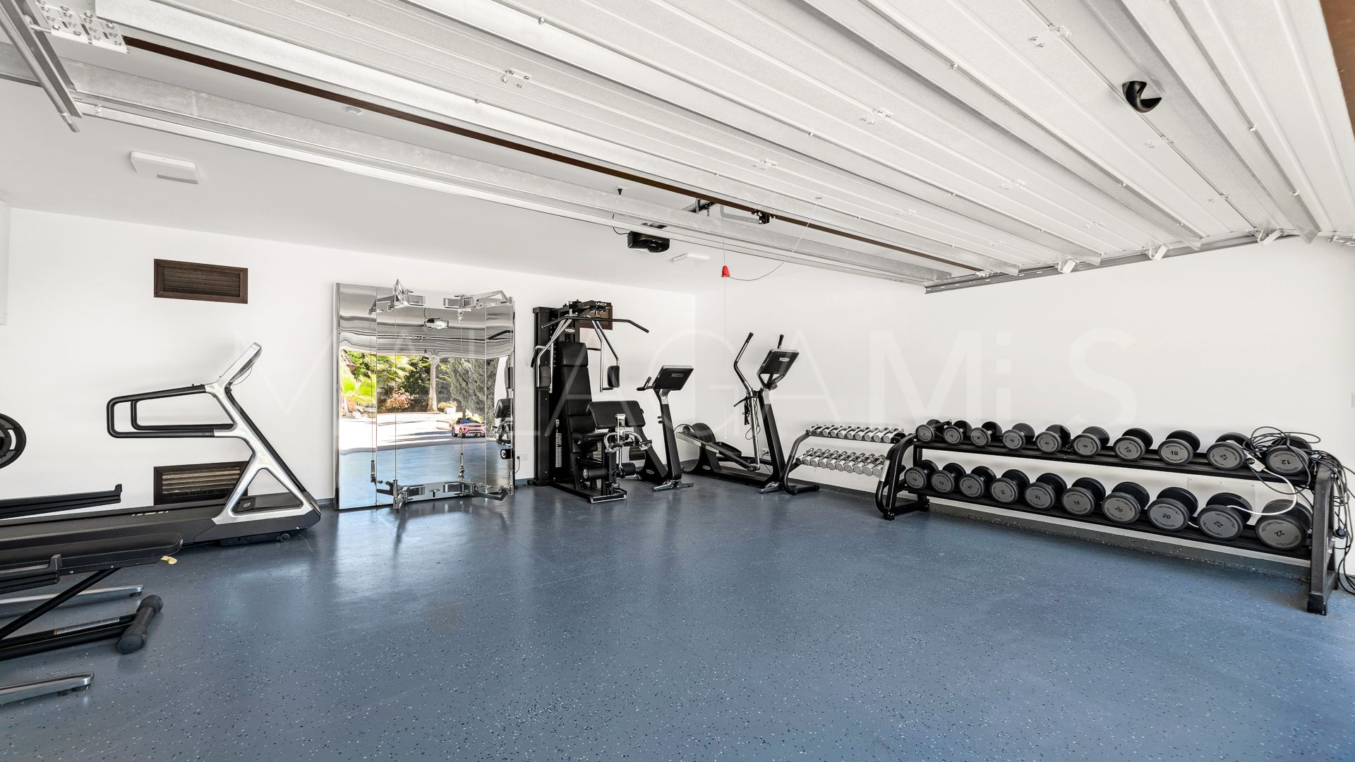 Villa for sale in Guadalmina Baja