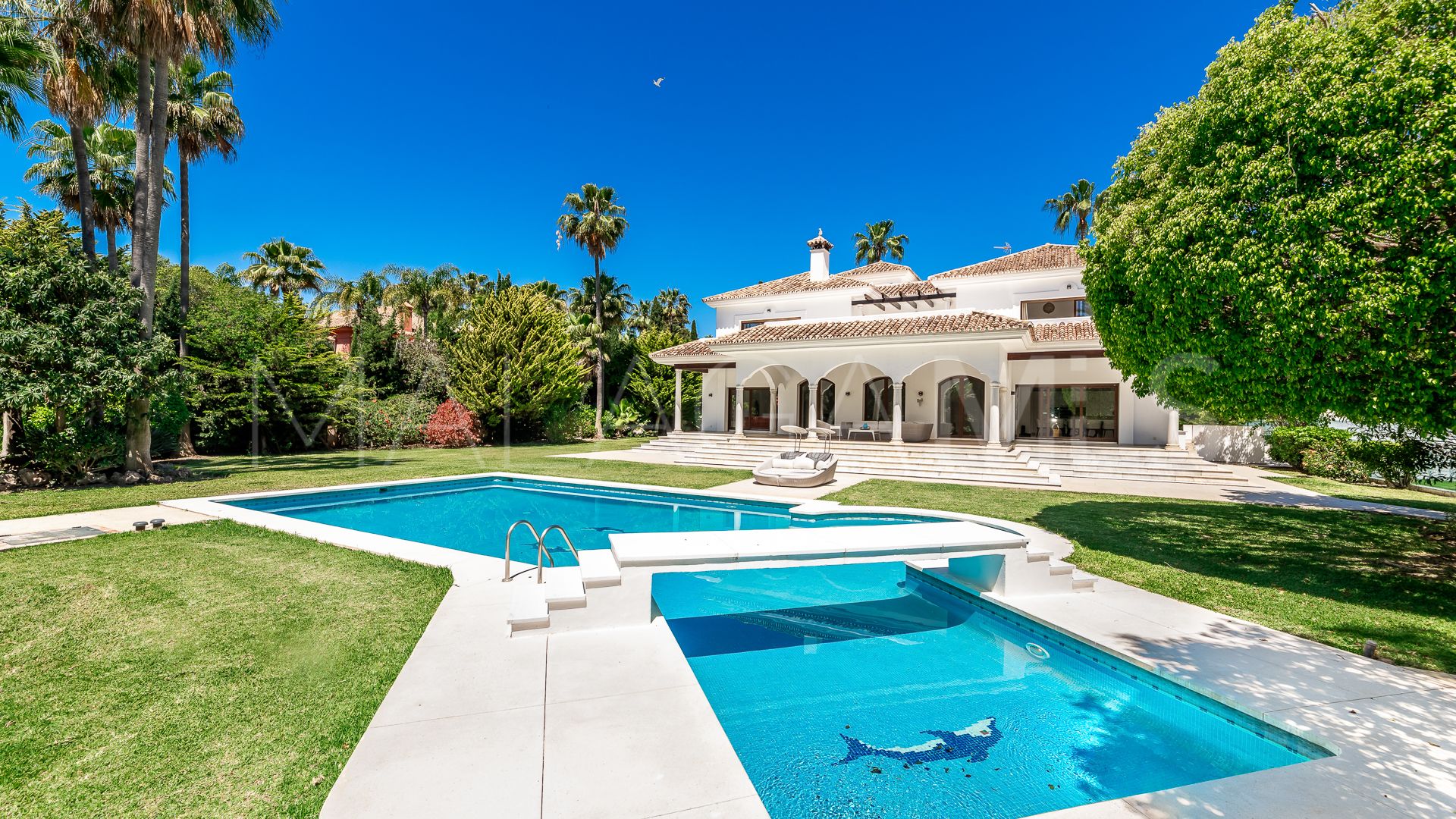 Villa for sale in Guadalmina Baja