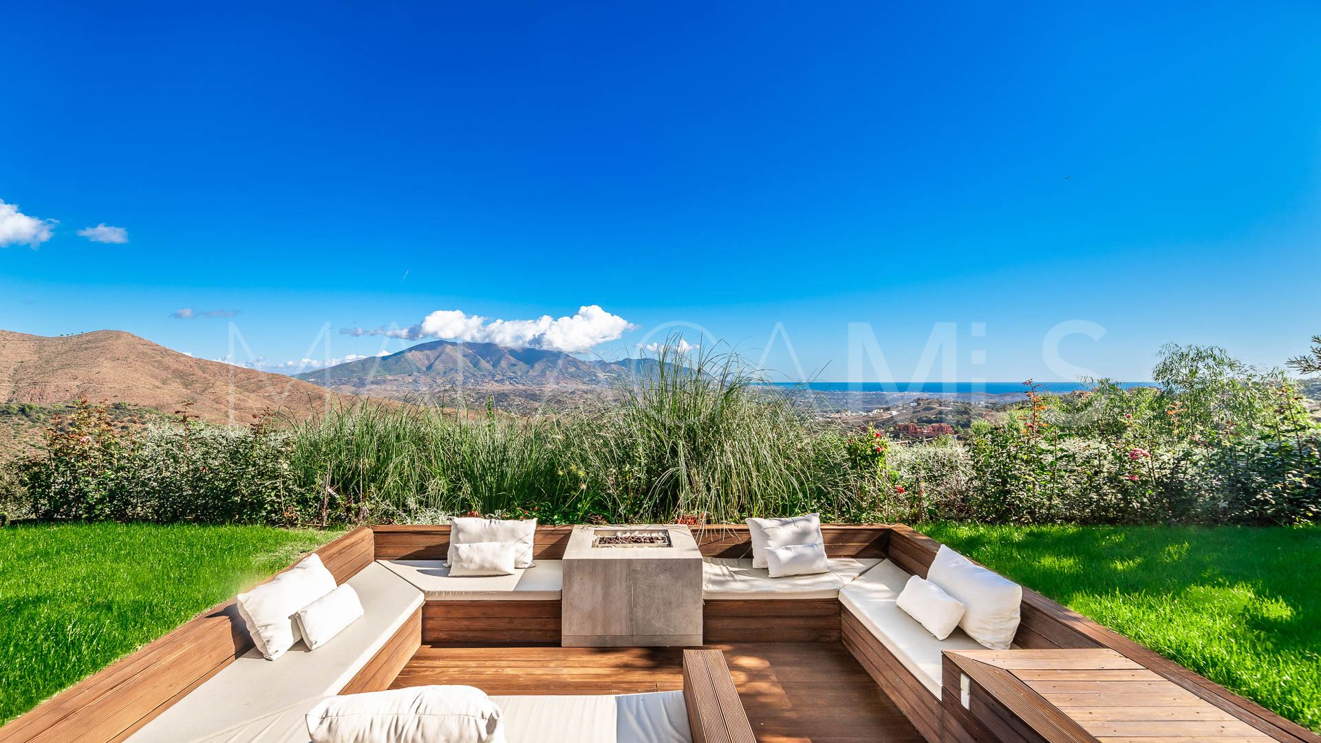 Villa for sale in La Mairena