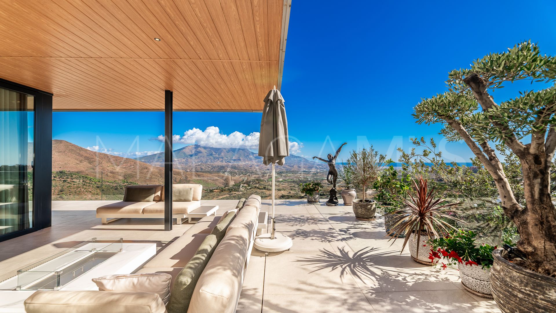 Villa for sale in La Mairena