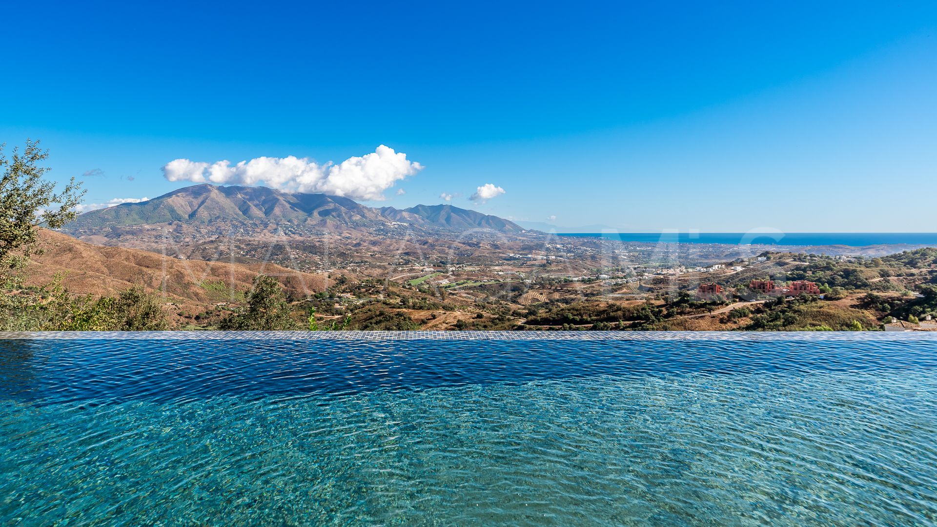 Villa for sale in La Mairena