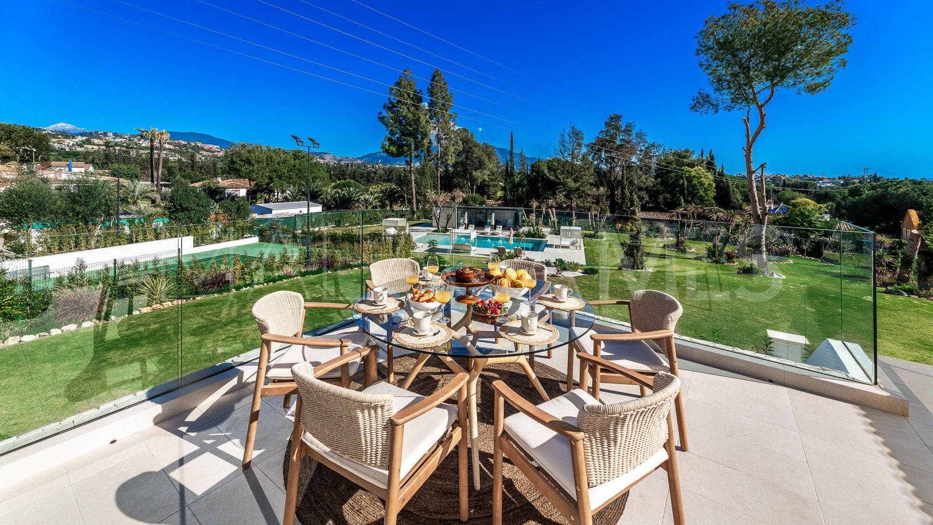 6 bedrooms Guadalmina Alta villa for sale