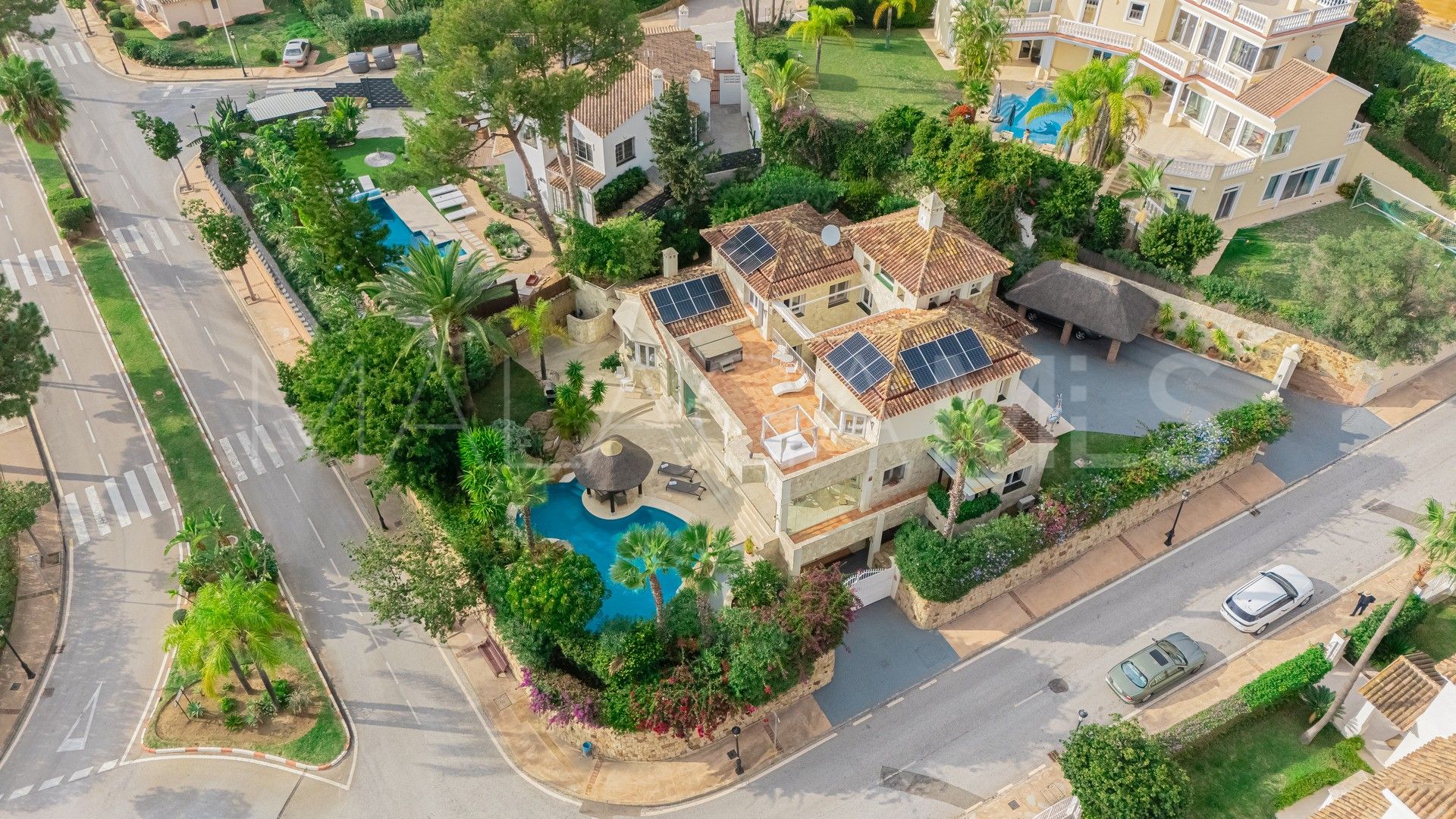 For sale Elviria villa with 5 bedrooms