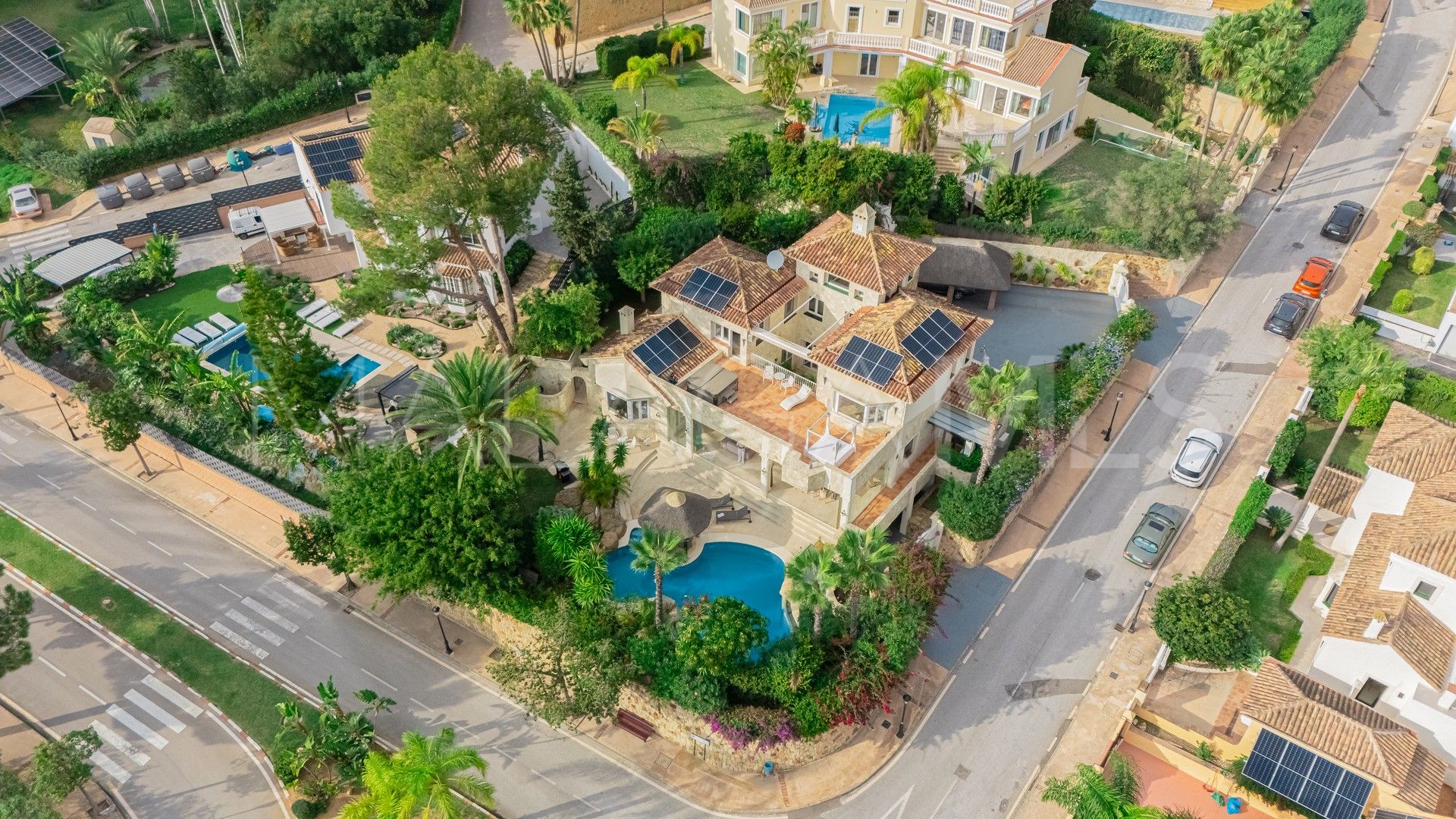 For sale Elviria villa with 5 bedrooms