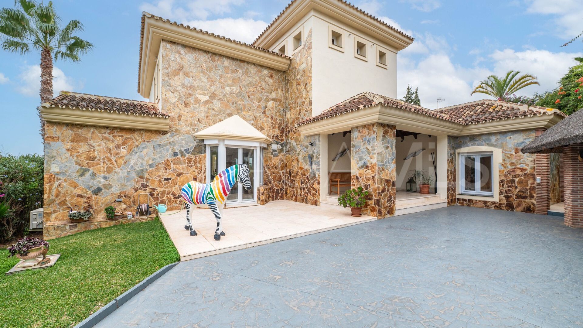 For sale Elviria villa with 5 bedrooms