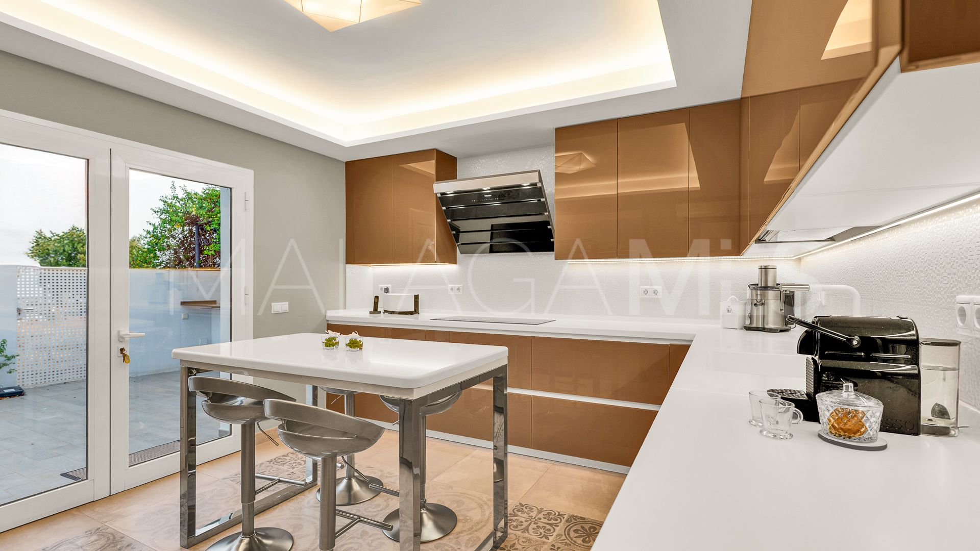 Villa for sale in Nueva Andalucia