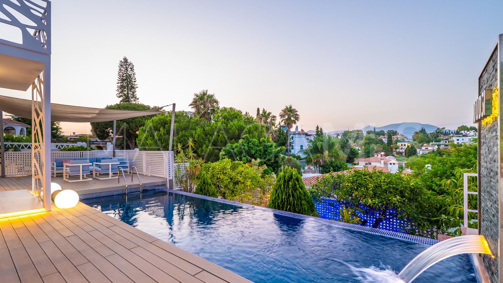 Villa for sale in Nueva Andalucia
