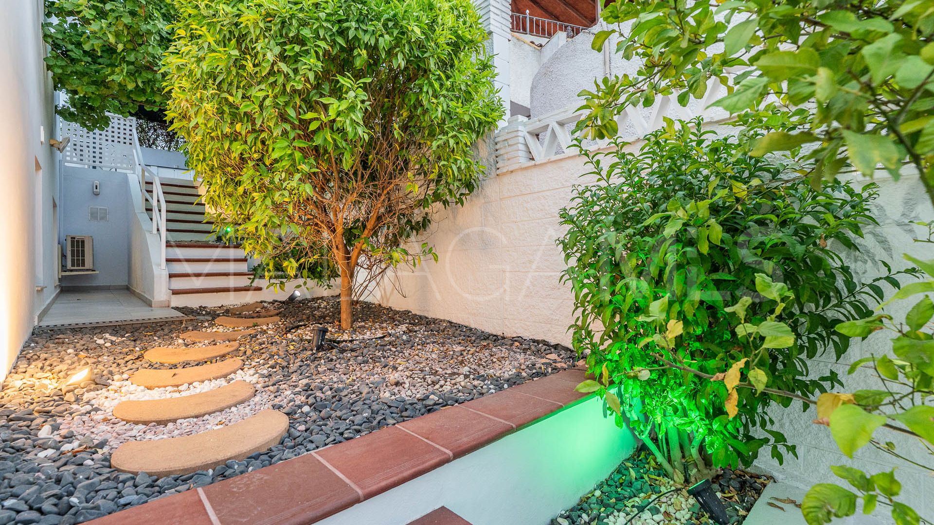 Villa for sale in Nueva Andalucia