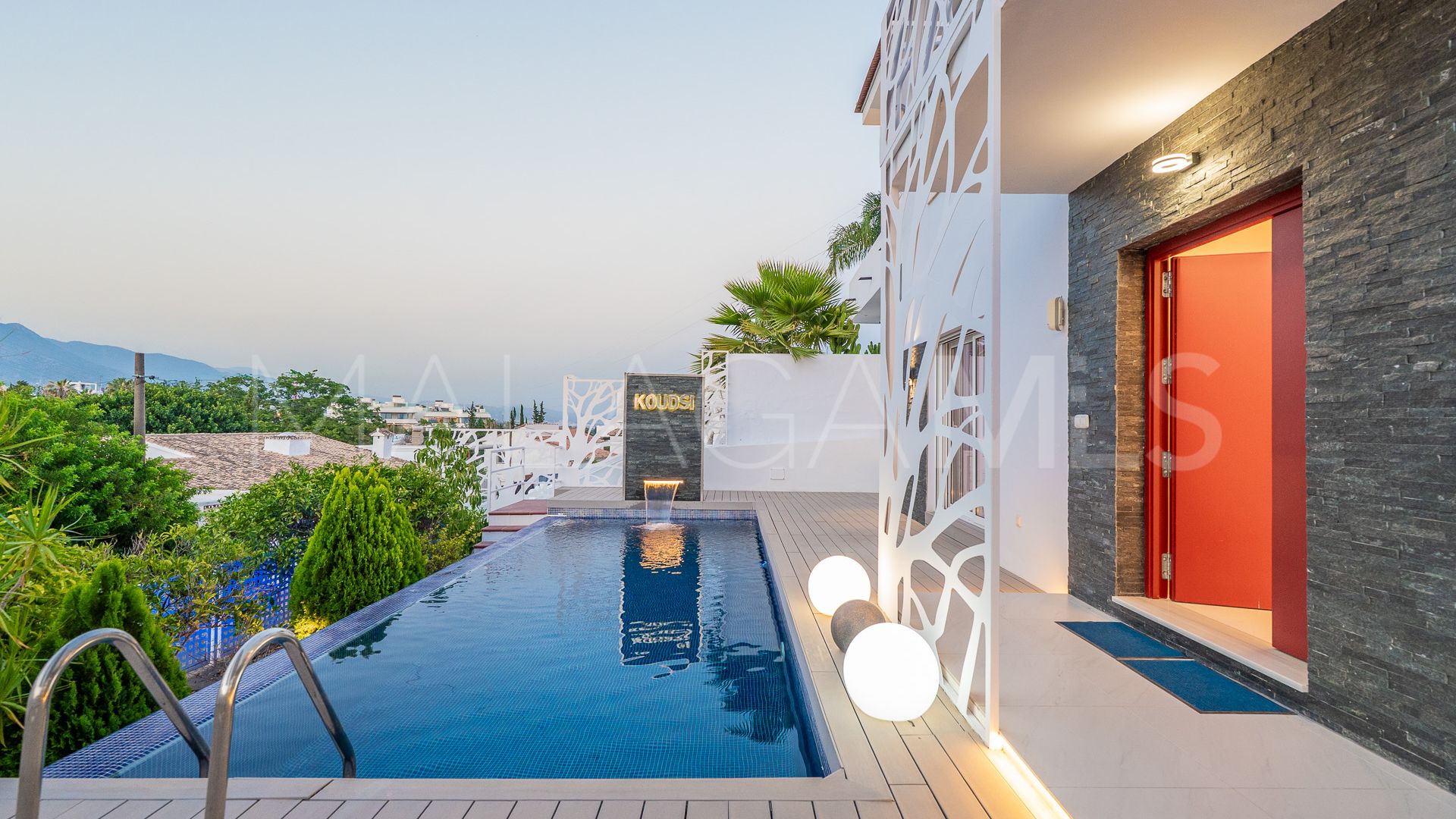 Villa for sale in Nueva Andalucia