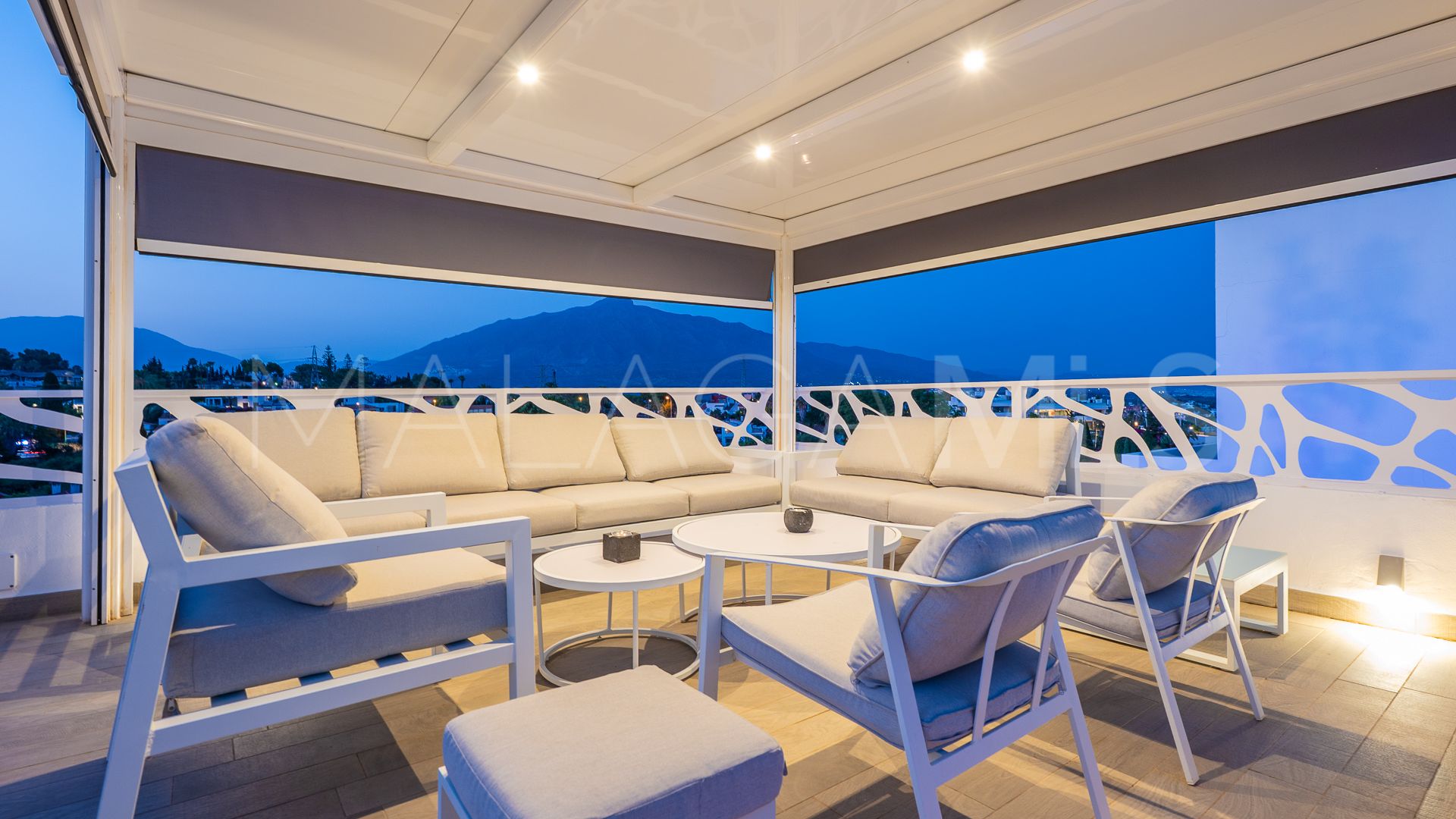 Villa for sale in Nueva Andalucia