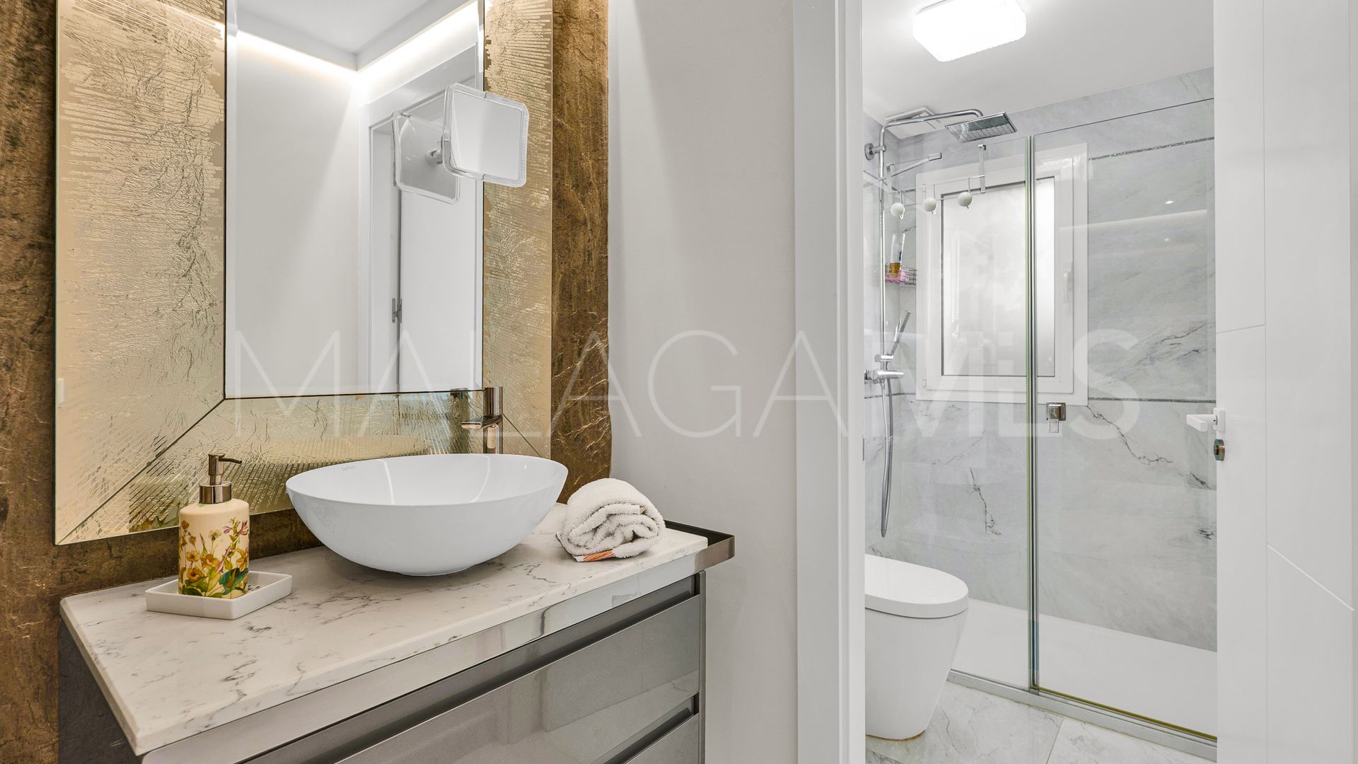 Villa for sale in Nueva Andalucia