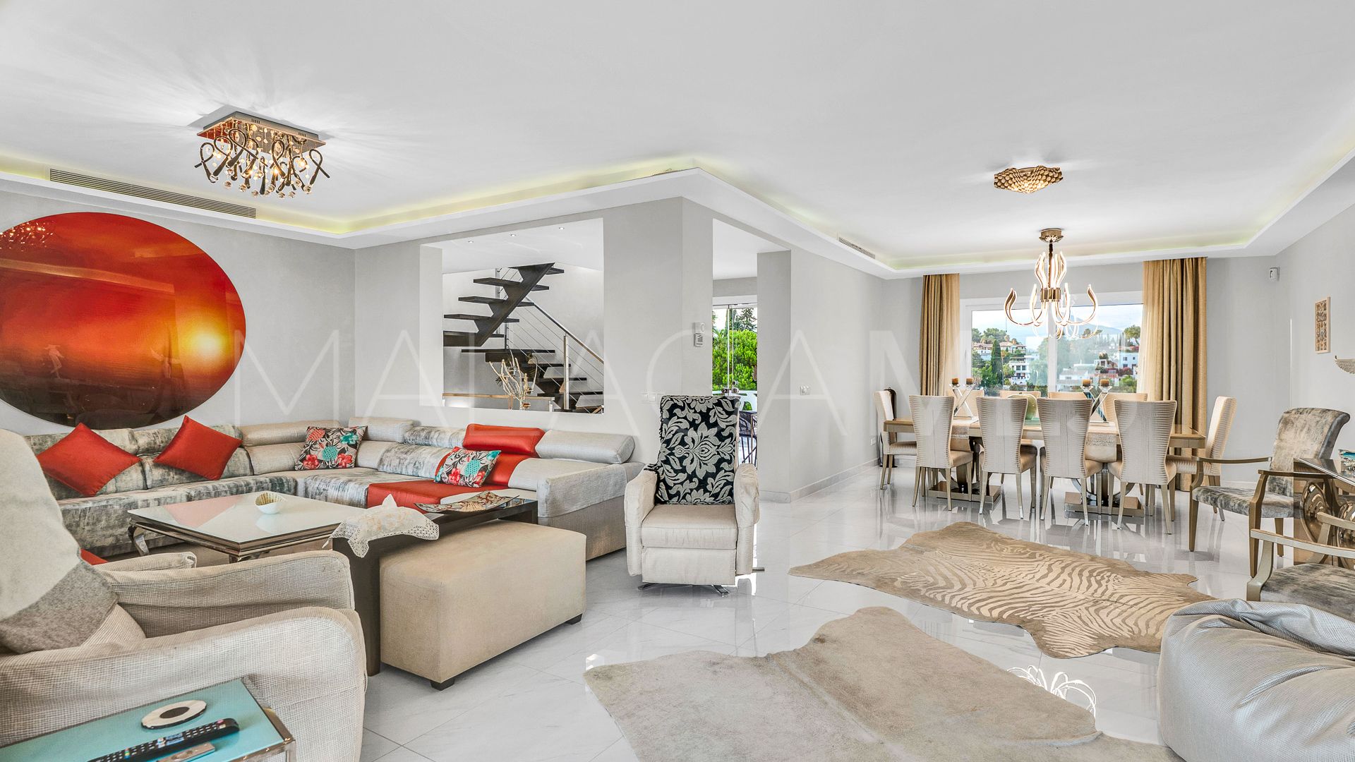 Villa for sale in Nueva Andalucia