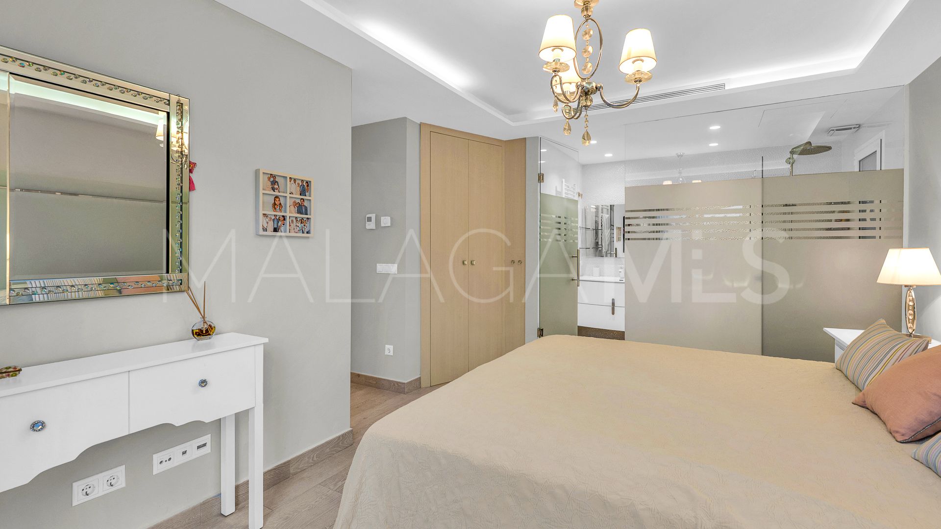 Villa for sale in Nueva Andalucia