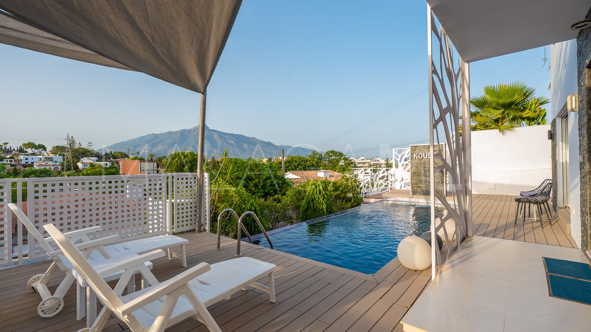 Villa for sale in Nueva Andalucia