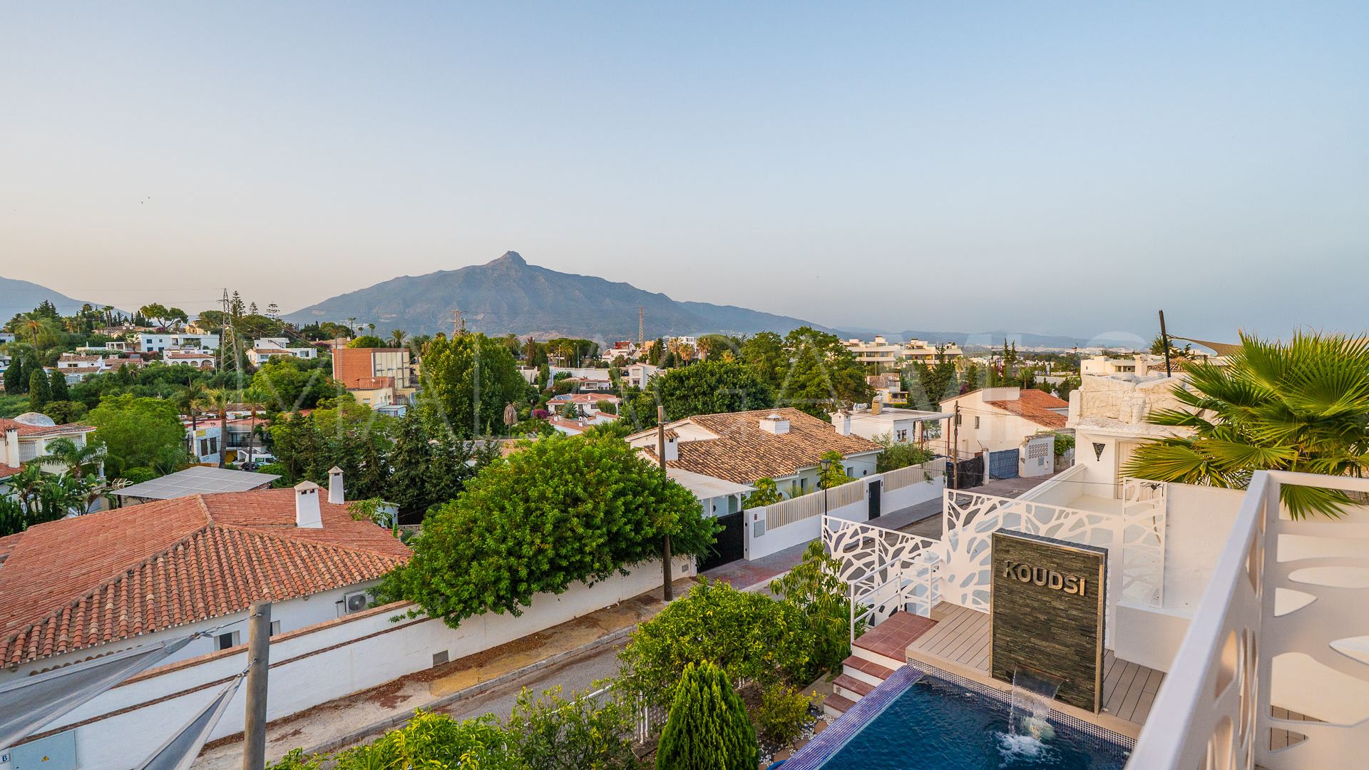 Villa for sale in Nueva Andalucia