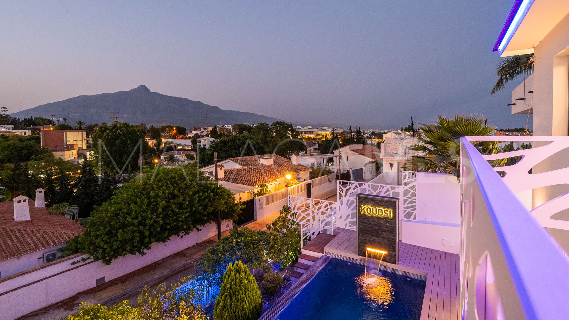 Villa for sale in Nueva Andalucia