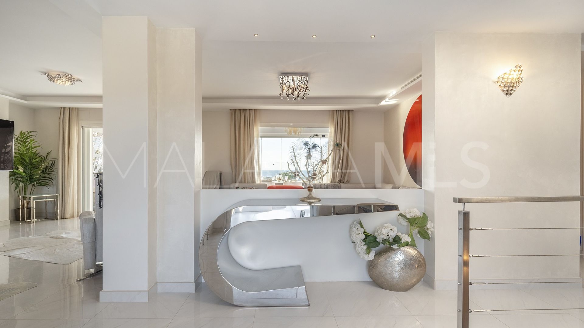 Villa for sale in Nueva Andalucia